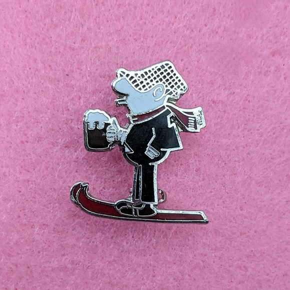 Vintage Andy Capp on Skis Pin - 1960s or 1970s - Picture 1 of 4